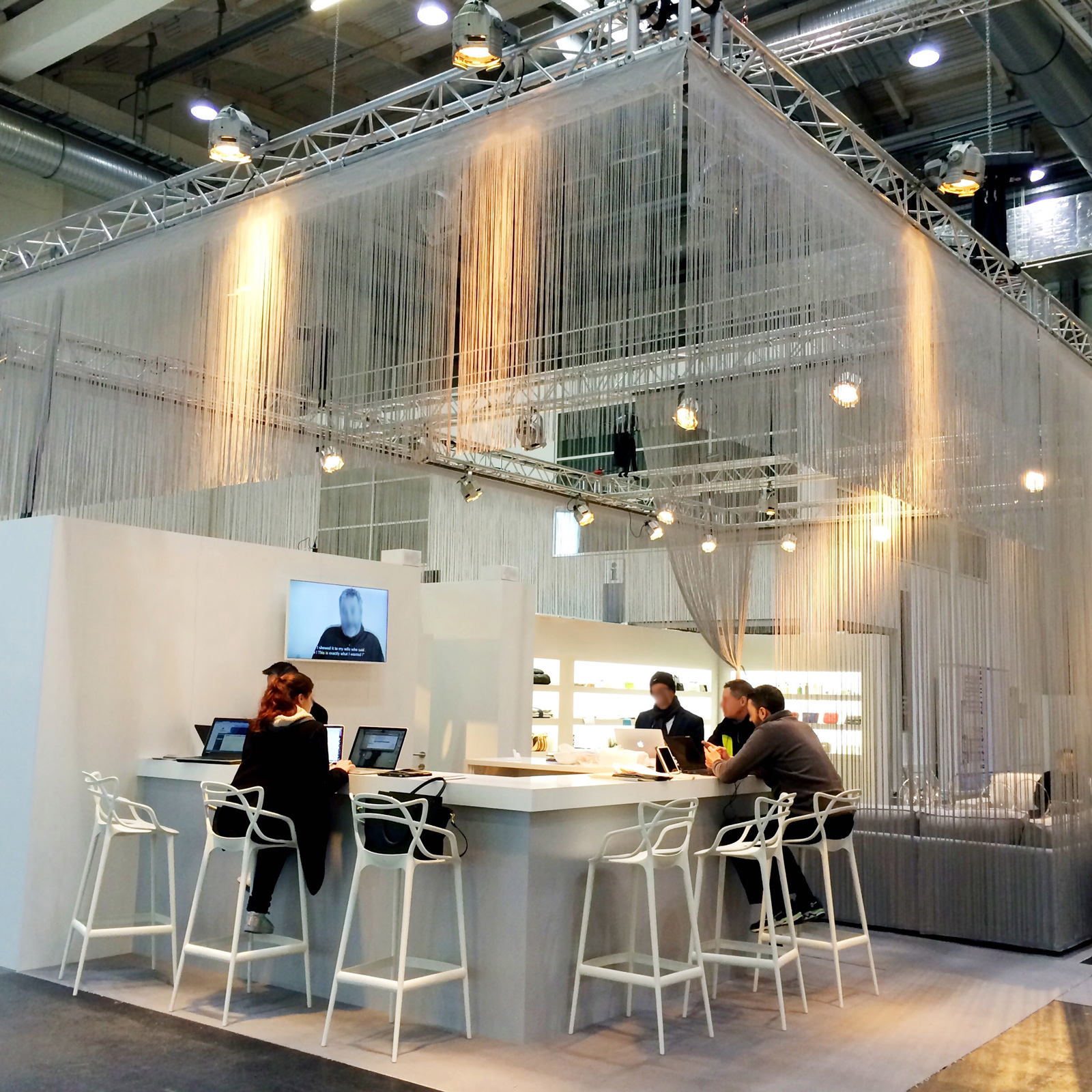 Cortinas de hilos separando ambientes